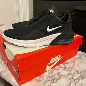 Womens size 7.5 Nike Air Max